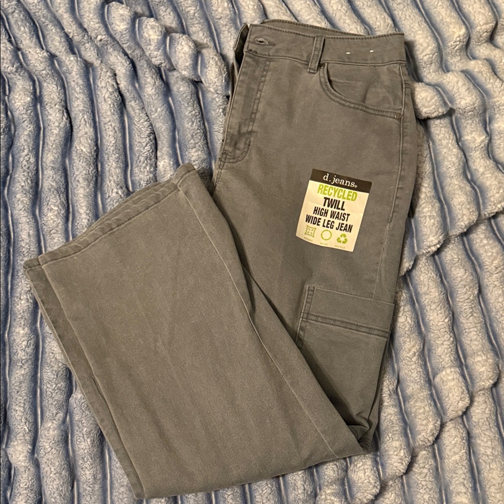 D. Jeans Gray Cargo Pants